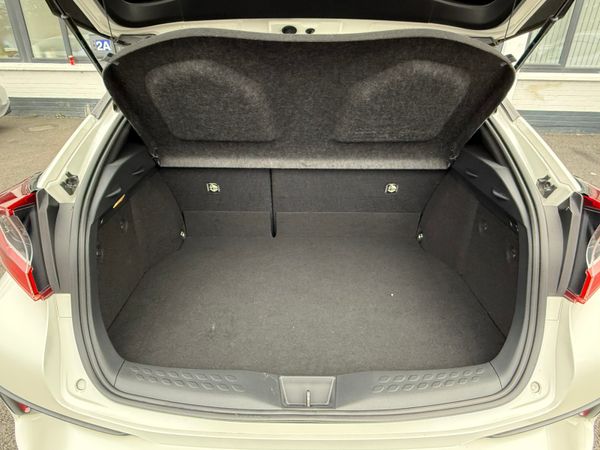 2018 Toyota C-HR  1.8 Hybrid automatic 369286859