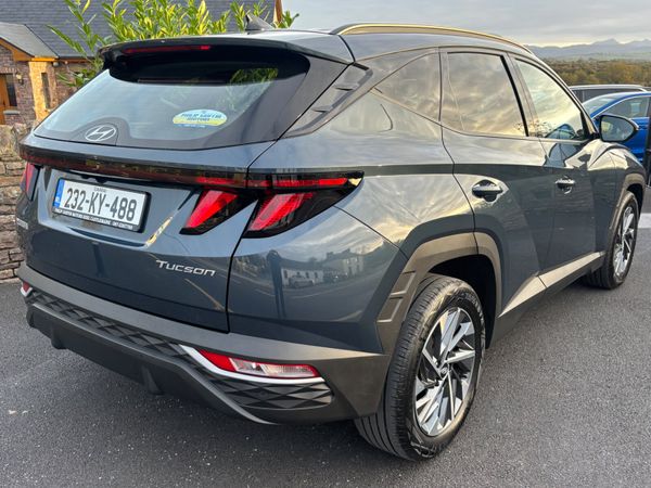 Hyundai Tucson Executive in stunning Teal metallic 369280103