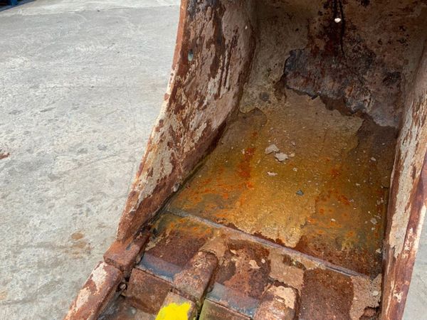 30" GEITH DIGGING BUCKET   65mm PINS.......1423. 369324949