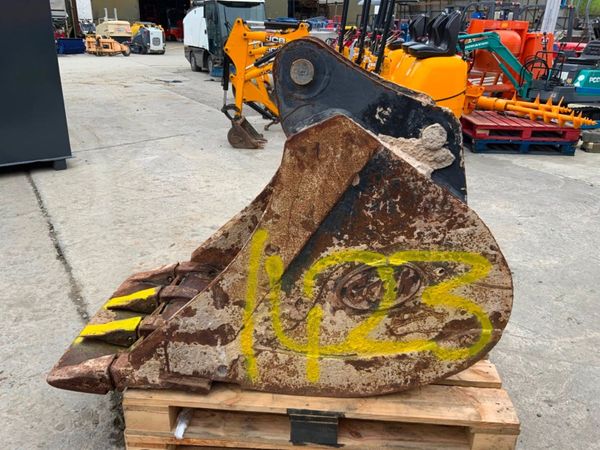 30" GEITH DIGGING BUCKET   65mm PINS.......1423. 369324958