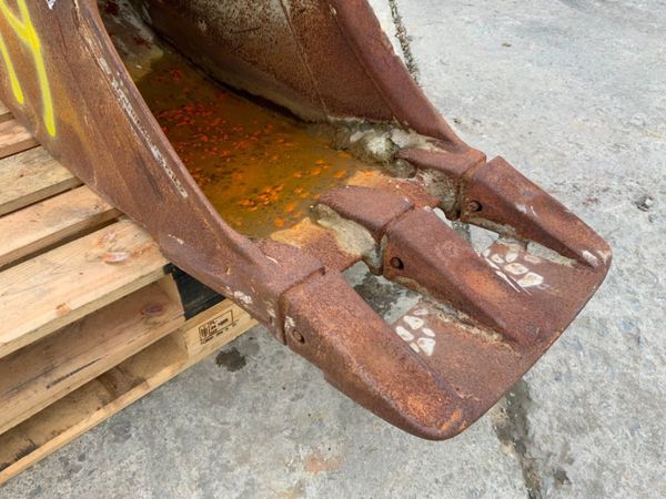 18" JCB DIGGING BUCKET.....65mm PINS......1519. 369327242