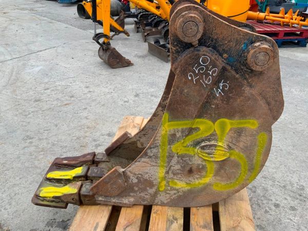 12" STRICKLAND  BUCKET....45mm PINS....1351. 369327285