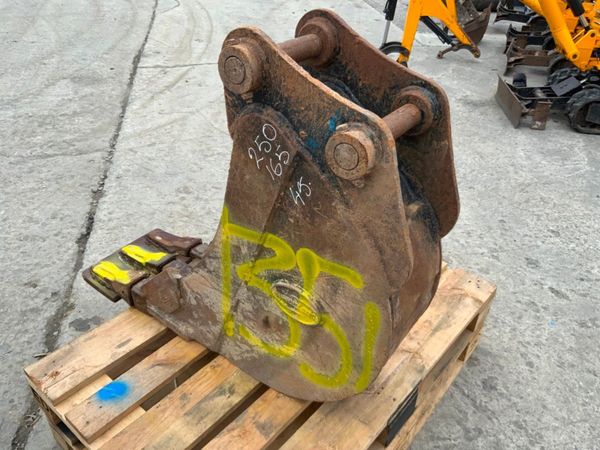 12" STRICKLAND  BUCKET....45mm PINS....1351. 369327287