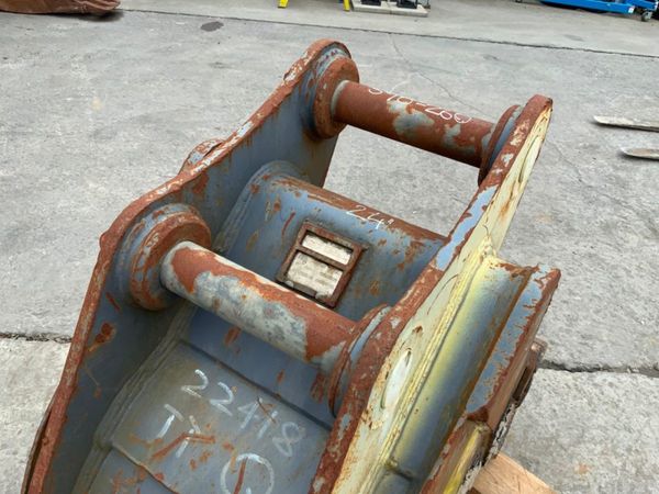 24" STRICKLAND BUCKET...65mm PINS......1408-24. 369327357