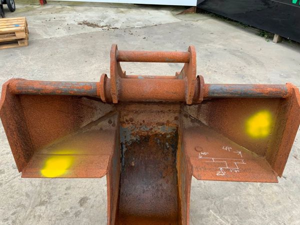 S45 TILT ROTATOR ROAD CROSSING BUCKET.....183 369336874