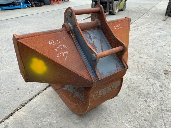 S45 TILT ROTATOR ROAD CROSSING BUCKET.....183 369336870