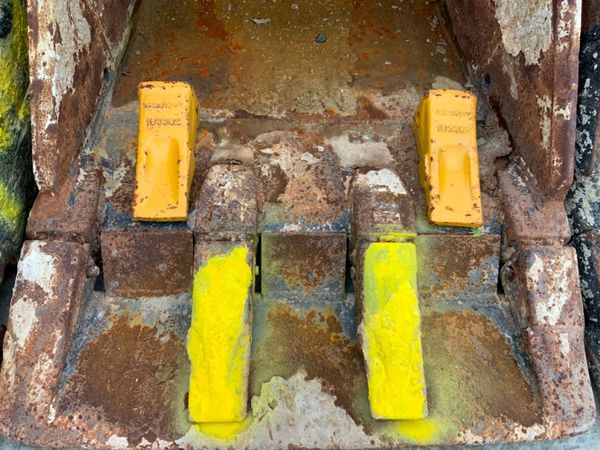30" GEITH DIGGING BUCKET   65mm PINS.......1423. 369333426