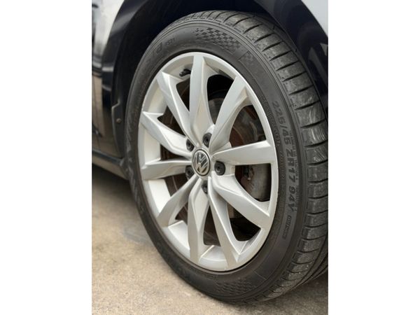 Volkswagen Golf HIGHLINE 1.2 TSI MANUAL 6SPEED FWD 369357358