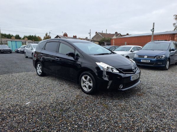 Toyota Prius 7 Seater|rear seat entertainment 369352527