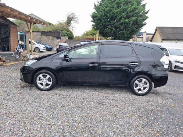 Toyota Prius 7 Seater|rear seat entertainment 369352520