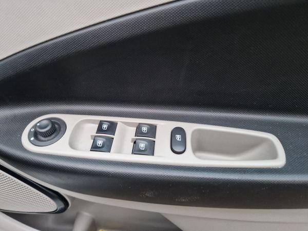 Renault Zoe , NCT 27 ,LOW KMS ,4 DOOR ,STUNNING 369369569