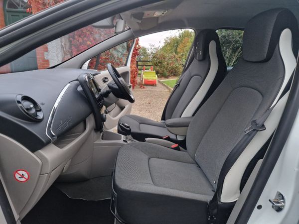 Renault Zoe , NCT 27 ,LOW KMS ,4 DOOR ,STUNNING 369369573