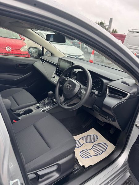 Toyota Corolla Hybrid Automatic 369378839