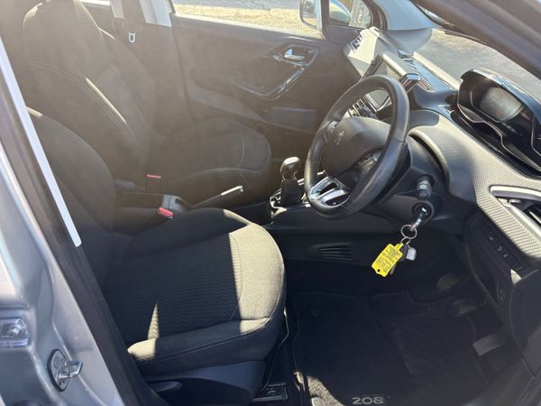 2017 Peugeot 208 369427193