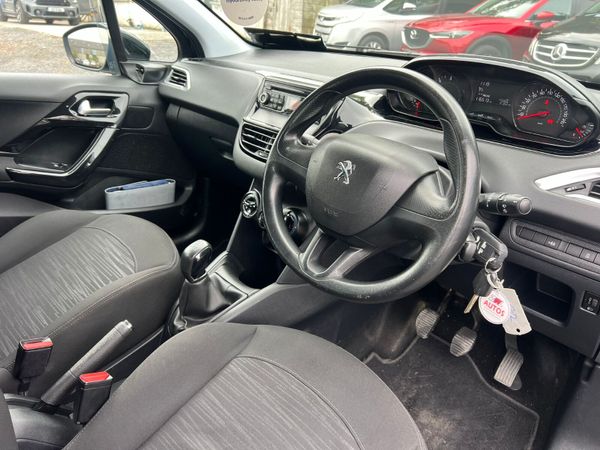 131 Peugeot 208 1.4 369455970