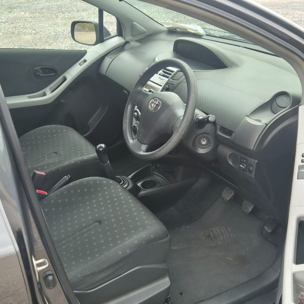Toyota Yaris 369477585