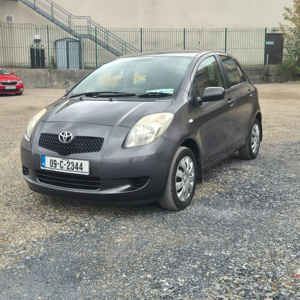 Toyota Yaris 369477590