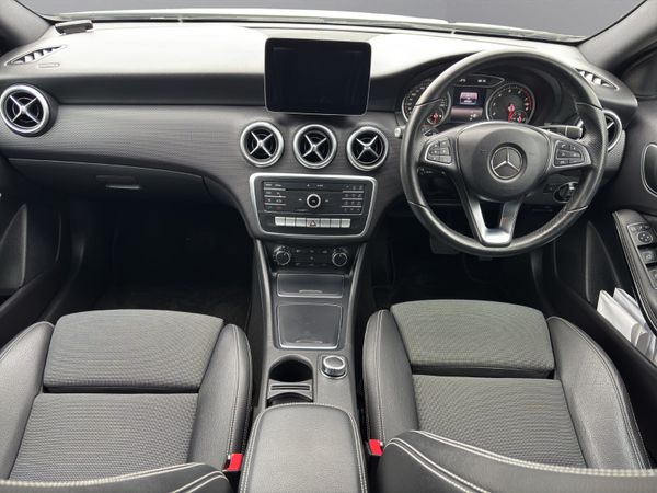 2017 MERC A180 (B38) 369485097