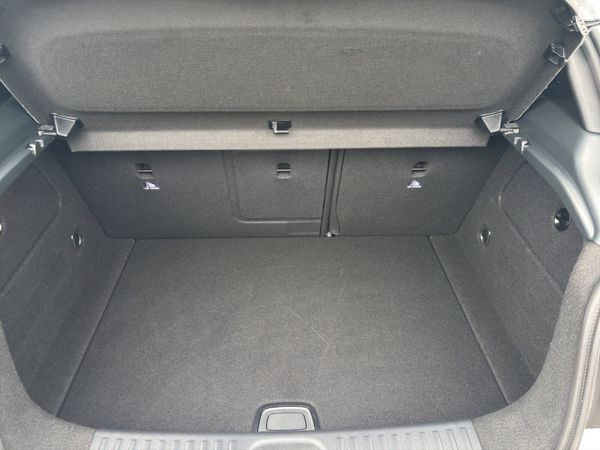 2017 MERC A180 (B38) 369485093