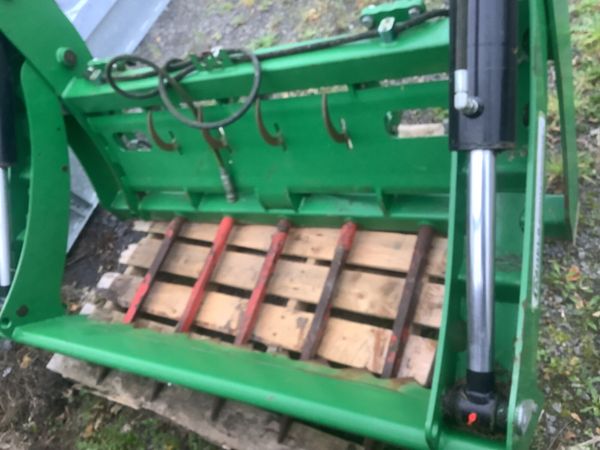 Used Cashels bale splitter with plastic catcher 369519198