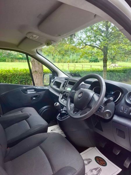 Renault Trafic 2021 DOE 10/26 369544358