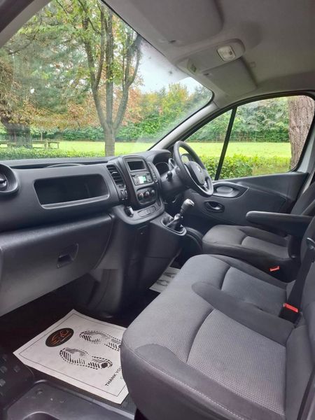 Renault Trafic 2021 DOE 10/26 369544360