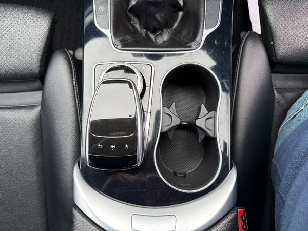 Mercedes-Benz C-Class 2017 369555240