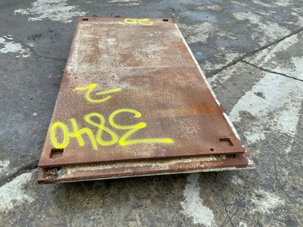 20mm ROAD CROSSING PLATE / TRENCH COVERS...3840. 369573158