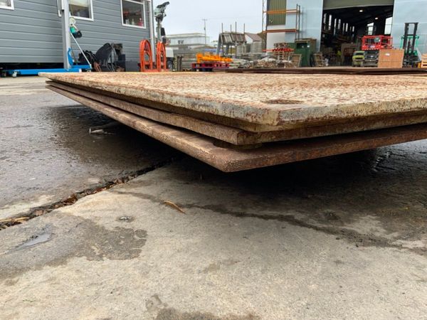 20mm ROAD CROSSING PLATE / TRENCH COVERS...3840. 369573163