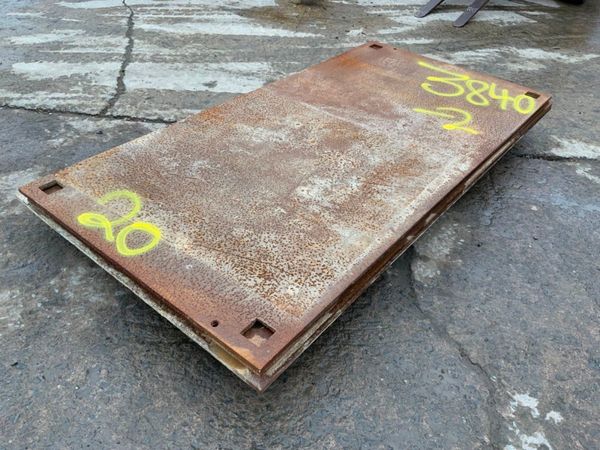 20mm ROAD CROSSING PLATE / TRENCH COVERS...3840. 369573171