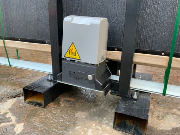 16ft ELECTRIC SLIDING ENTRANCE GATE......4025. 369625237