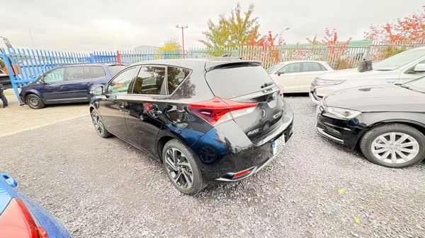 Toyota Auris 1.8 Hybrid 2017 369629068