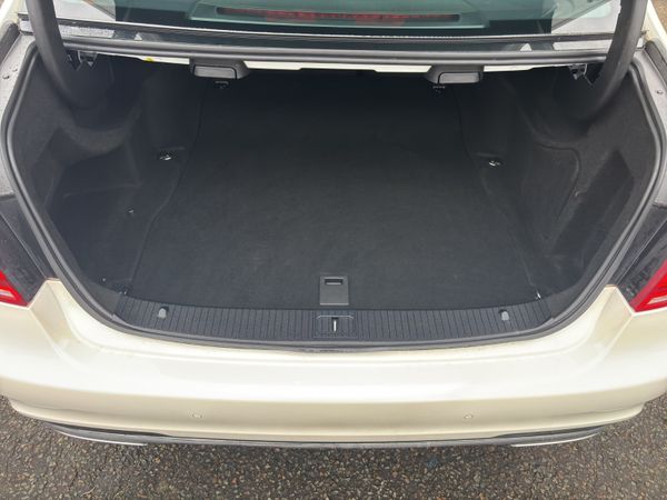 2015 Mercedes-Benz E-Class (S115) 369651437