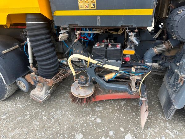 2019 DAF LF...JOHNSTON ROAD SWEEPER...106 KM 369667852
