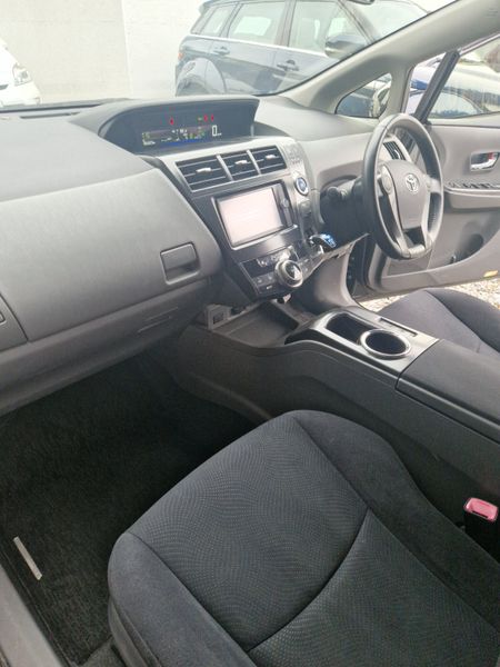 Toyota Prius 7 Seater|rear seat entertainment 369694238