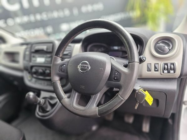 NISSAN NV300 LWB // DOE AND TAX // NO VAT // FSH 369704158