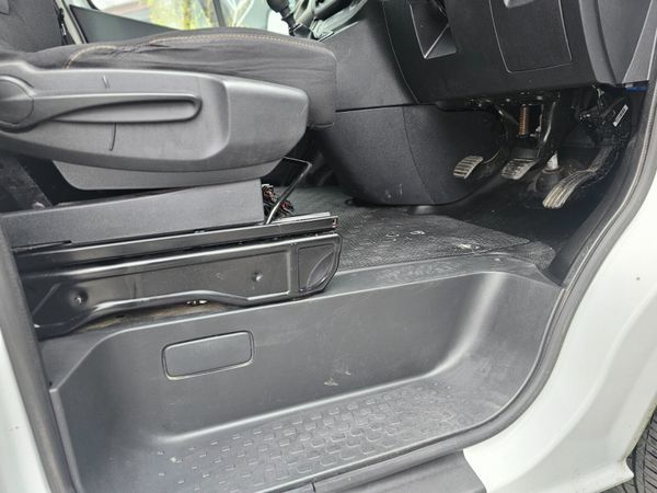 NISSAN NV300 LWB // DOE AND TAX // NO VAT // FSH 369704159