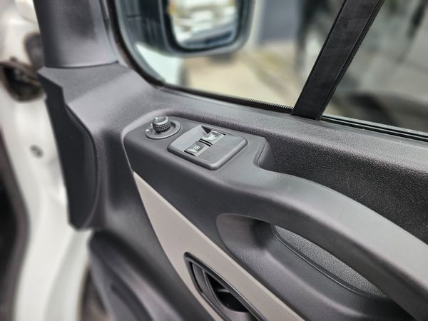 NISSAN NV300 LWB // DOE AND TAX // NO VAT // FSH 369704164