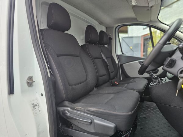 NISSAN NV300 LWB // DOE AND TAX // NO VAT // FSH 369704163