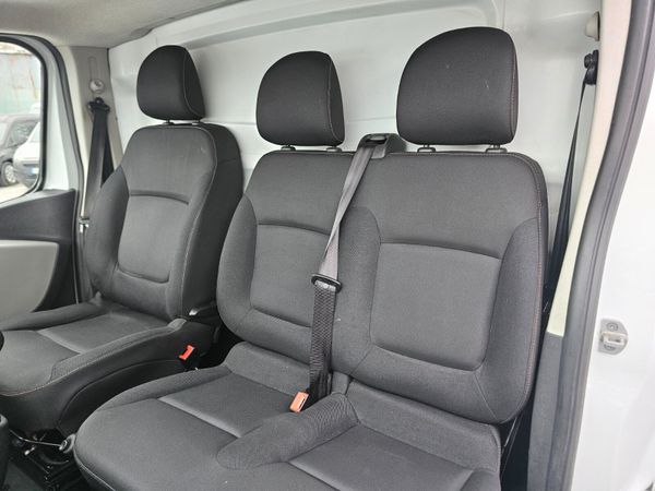 NISSAN NV300 LWB // DOE AND TAX // NO VAT // FSH 369704178