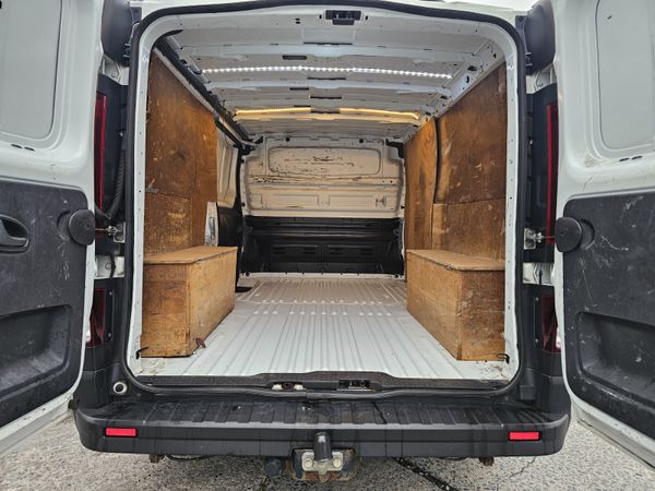 NISSAN NV300 LWB // DOE AND TAX // NO VAT // FSH 369704188