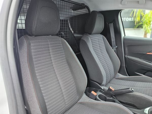 PEUGEOT 208 // 1.2 PETROL COMMERCIAL // PLUS VAT 369703958