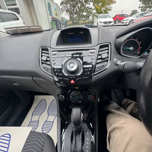 Ford Fiesta 2014 Mint Condition 369739418