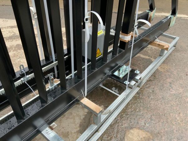 TWIN SIDE CANTILEVER SLIDING GATE........3974. 369745196