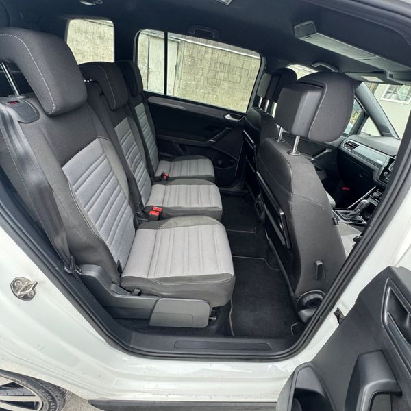 Volkswagen Touran 2016 R-LINE 7 Seater 369741541