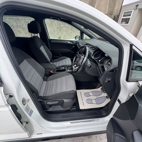 Volkswagen Touran 2016 R-LINE 7 Seater 369741542