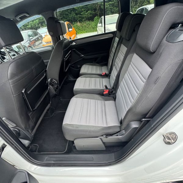 Volkswagen Touran 2016 R-LINE 7 Seater 369741554