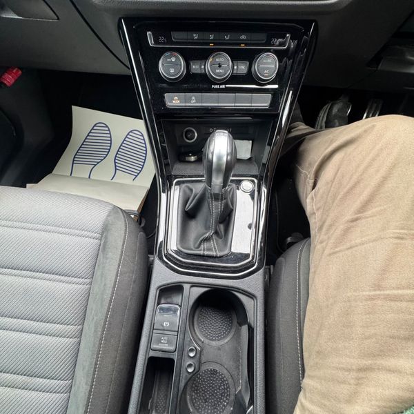 Volkswagen Touran 2016 R-LINE 7 Seater 369741556