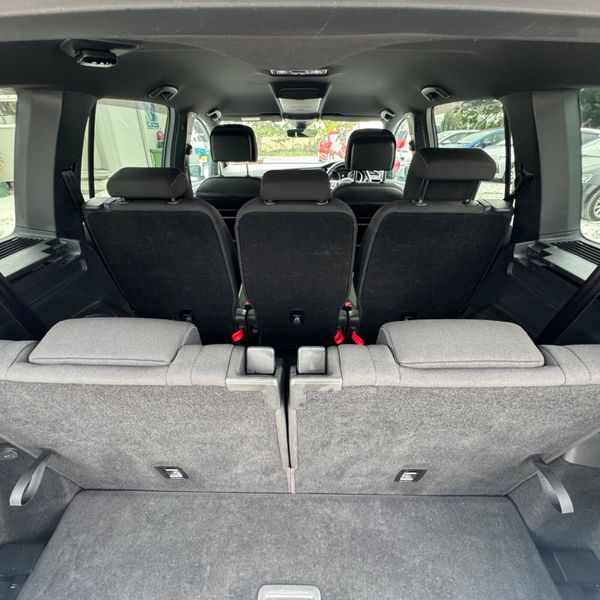 Volkswagen Touran 2016 R-LINE 7 Seater 369741564