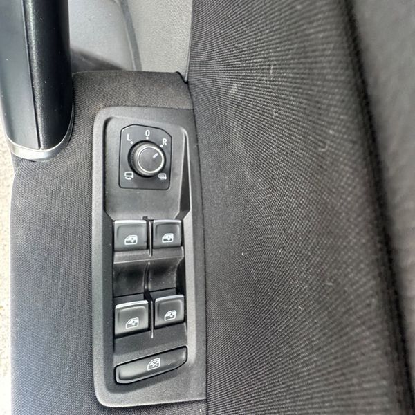 Volkswagen Touran 2016 R-LINE 7 Seater 369741563